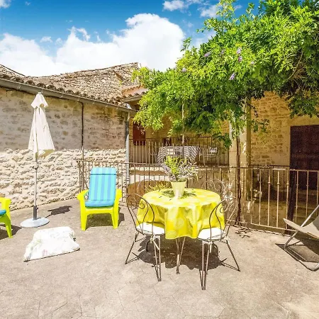 Charming With Terrace In Gard Nyaraló