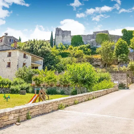 Charming With Terrace In Gard Nyaraló Montclus