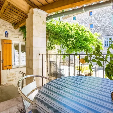 Charming With Terrace In Gard Montclus