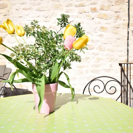 Charming With Terrace In Gard Nyaraló *