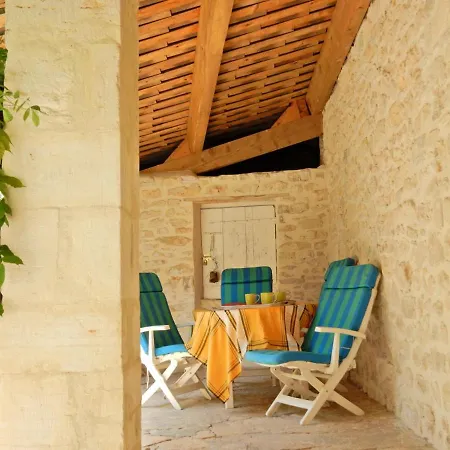 Nyaraló Charming With Terrace In Gard *