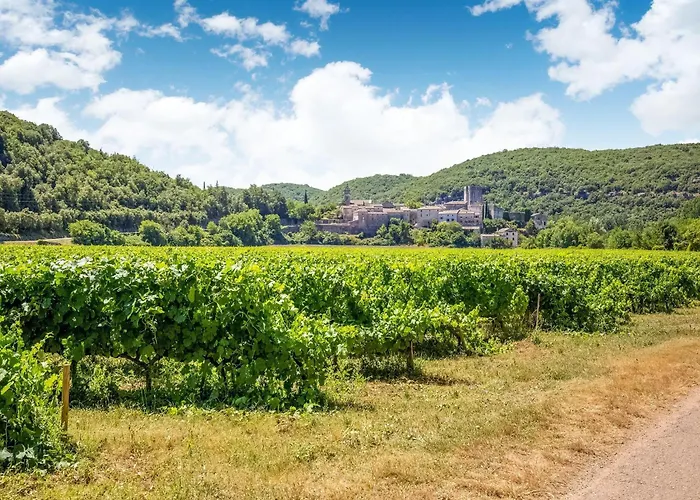 Charm Views & Calm بيت للعطل *